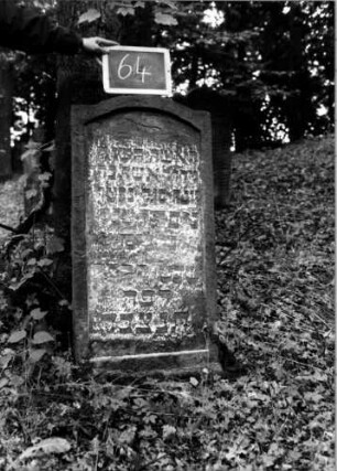 Grabstein 64 [Nir S. 60 Nr. 6.05]