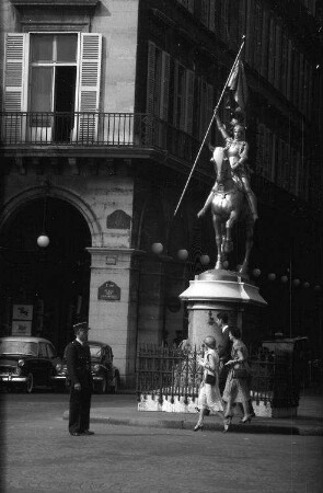 Paris: Reiterdenkmal am Louvre [Jeanne d'Arc-Denkmal an der Place des Pyramides]