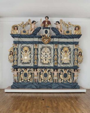 Bekrönung eines Altars