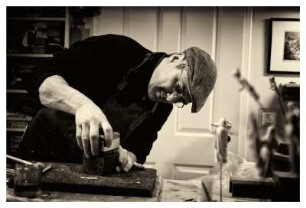 IN DER WERKSTATT KONSTANTIN BRÜCKNER