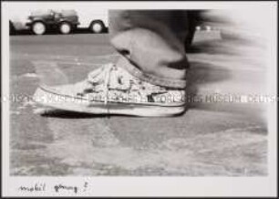 Schuh eines Jugendlichen (Sonderthema: Anders leben)