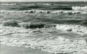Brandung am Strand der Nordsee. Ort unbekannt