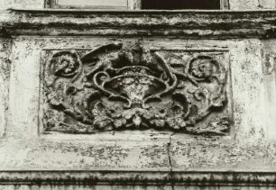 Dresden-Neustadt, Görlitzer Straße 43. Wohnhaus (1860). Fassadendetail (1. Obergeschoß)