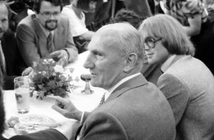 30. Tagung 1980 Chemiker; Eröffnung Festhalle; Sitzreihen: Vladimir Prelog
