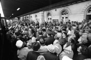 Singen: Empfang im Bahnhof