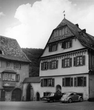 Meisenheim, Amtsgasse 12. Gelbes Haus (Ehemalige Johanniterordenskomturei und Landschreiberei sowie Lateinschule) (1486/1500 und 1701/1715)