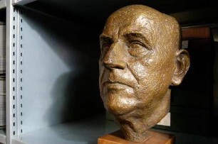 Porträtkopf des Malers Fitz Kempe : Porträtkopf des Malers Fitz Kempe. Bronze (1968). Dresden: SLUB (abgegeben an die Skulpturensammlung)