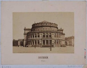 Das erste Gebäude der Semperoper auf dem Theaterplatz in Dresden (1841 gebaut)