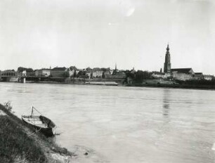 Braunau am Inn : Braunau am Inn. Blick über den Inn nach Südosten