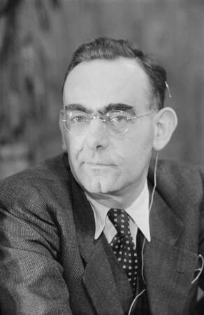Porträt des Schriftstellers und Komponisten Louis Fürnberg