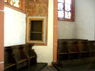Langhaus Innen-Chor im Ostnordosten mit Chorgestühl und Sakramentsnische