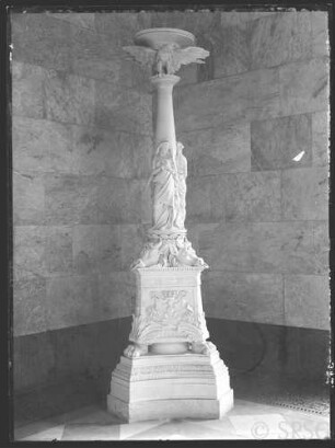 Berlin, Schloss Charlottenburg, Mausoleum, Kandelaber.