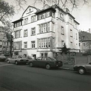 Dresden-Trachau, Kronenstraße 17. Wohnhaus. Straßenansicht Fassade Wahnsdorfer Straße