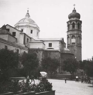 Oristano. Sardinien. Ansicht der 1228 errichteten Kathedrale des Erzbistums Oristano