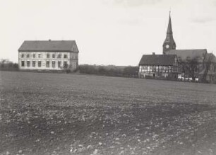 Krummenhennersdorf. Blick nach Nordwesten zur Pfarrkirche