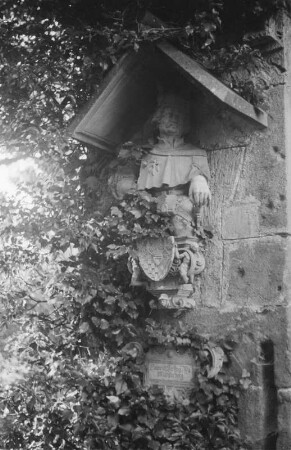 Torfigur, Schloss Lichtenstein : Rechte Torfigur am Schloss Lichtenstein