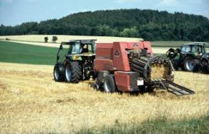 Fotografie: Futtererntetechnik, Ballenpresse, Quaderballenpresse