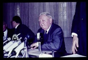 Erhard in Berlin 6.10.64.