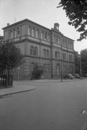 Bau eines Jugendwohnheims mit Freizeit- und Bildungsstätte durch den Verein für Jugendhilfe e.V. in der Thomas-Mann-Straße in Daxlanden-Ost