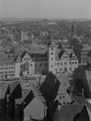 Freiberg. Blick vom Petriturm auf Obermarkt mit Rathaus und Stadt
