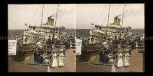Dampfer Hela mit Passagieren am Seesteg, Zoppot