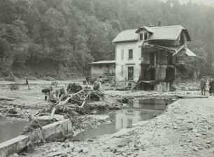 Müglitztal. Glashütte. Zerstörtes Wohnhaus im unteren Ortsteil nach der Unwetterkatastrophe 8./9. Juli 1927
