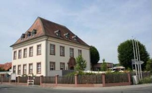 Ehem. Schule (Massivbau); Rodgau, Georg-August-Zinn-Straße 1