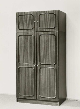 Kleiderschrank