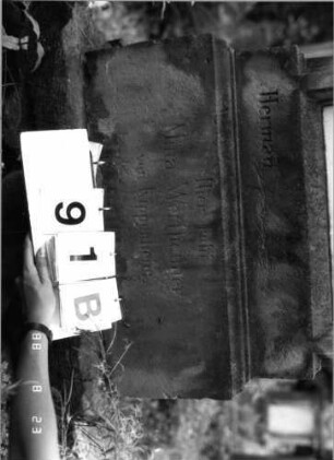 Grabstein 91 (Index: 100096132) Maße HxBxT: 156x53x22 cm: Grabstein 91B