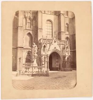 Kirche: Ansicht Portal
