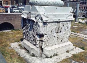 Colonna Traiana — Relief
