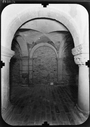 Ermsleben (Falkenstein/Harz-Ermsleben). Konradsburg (um 1200). Krypta. Inneres