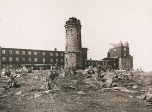 Harz. Wetterwarte und Brockenhotel auf den Gipfel des Brocken (1142 m)