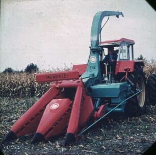 Fotografie: Maishäcksler angebaut, Silageernte, Mais, Rückfahreinrichtung