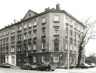 Dresden-Pieschen, Trachenberger Straße 44/42. Doppelwohnhaus mit Ladeneinbau (um 1900). Straßenansicht