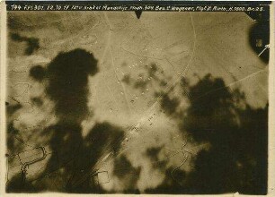 V. Arak el Manschije [Arak el-Menschije]. Flugh. 304 n [unleserlich] wl. R. arak el-mansije vgl. 462 [GDIp00836] l. über der Ortschaft Bachtal u Pfad.