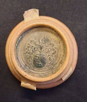 Siegel in einer Siegelkapsel aus Holz (Bulle)