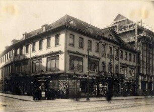 Weinbrenner-Gebäude in Karlsruhe und Umgebung. Warenhaus "Geschwister Knopf", Kaiserstraße 147