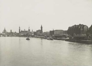 Dresden, Blick von der Marienbrücke auf die Altstadt : Dresden, Blick von der Marienbrücke nach Osten auf die Altstadt mit Erlweinspeicher und Fernheizwerk