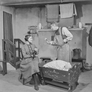 Sorbisches Volkstheater: Szenenfoto "Die drei Eismänner" : Lohsa. Aufführung des Theaterstückes "Die drei Eismänner" mit Schauspielern des Deutsch-Sorbischen Volkstheaters Bautzen