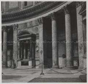 Rom, Pantheon, Grab des Malers Raffael