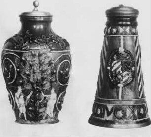 Krug mit einem Wappen auf der Vorderseite