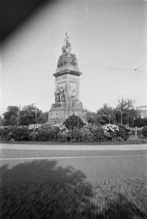 Unabhängigkeitsdenkmal : Zweiter Weltkrieg. Niederlande unter deutscher Besatzung. Den Haag. Unabhängigkeitsdenkmal (1863-1869; J. Jaquet)