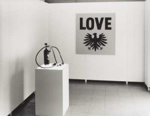 Corporate Identity und Love : Bewegung NURR (Hersteller): Corporate Identity und Love. 2002. Raumaufnahme. Dresden: Bräustübel. Das Leonhardi-Museum zeigt: Bewegung NURR, 20.04.-23.05.2002