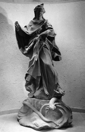 Maria Immaculata von der Fassade der ehem. Soladitätskirche in Mannheim : Maria Immaculata von der Fassade der ehem. Soladitätskirche in Mannheim. Sandstein; Höhe 245 cm (um 1755; A. Egell). Ludwigshafen am Rhein-Mundenheim, Pfarrkirche Sankt Sebastian