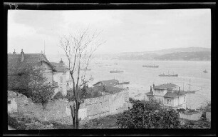 Blick von Taxim (Istanbul, Türkei) über den Bosporus (= Meerenge, Istanbul, Türkei) nach Asien