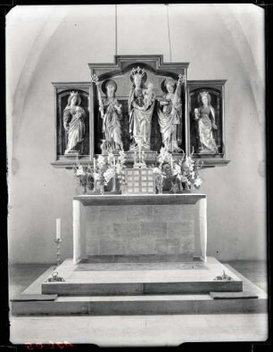 Friedhofkapelle; Hauptaltar nach der Restaurierung