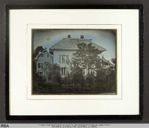 Ein Haus in Neuenburg/Der Mann, der auf dem Dach sitzt