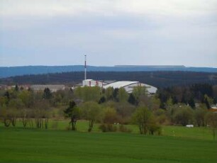 Grossbreitenbach - Glaswerk : Gebäude eines modernisierten Glaswerkes, aufgenommen in Grossbreitenbach im Thüringer Wald am 29. April 2012