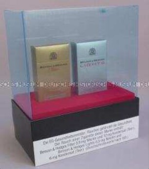 Werbeaufsteller (Vitrine) für "Benson & Hedges"-Zigaretten